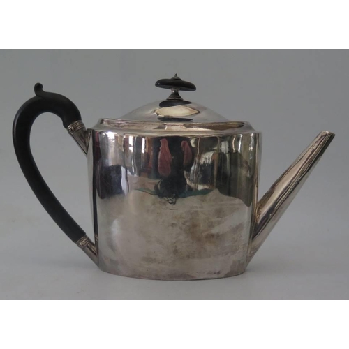 56 - A William IV Silver Teapot, London 1795, Henry Chawner, 434g
