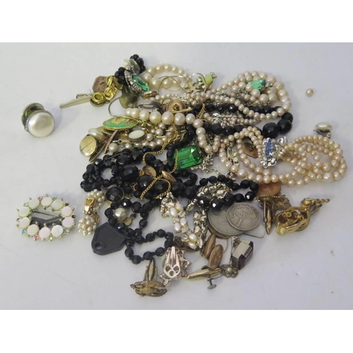 77 - A Selection of Costume Jewellery