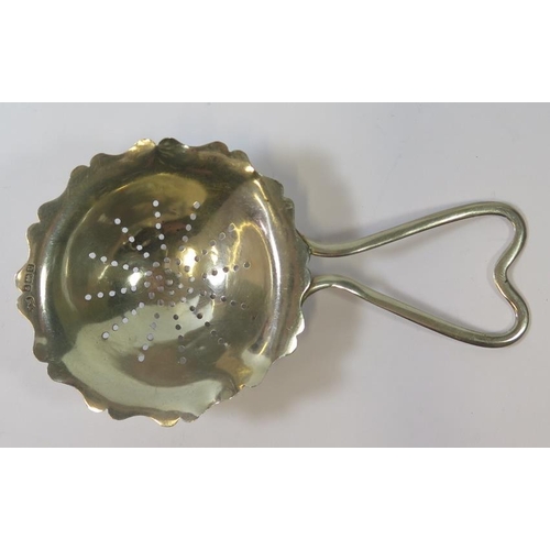 64 - A George VI Silver Tea Strainer, Birmingham 1944, 26g