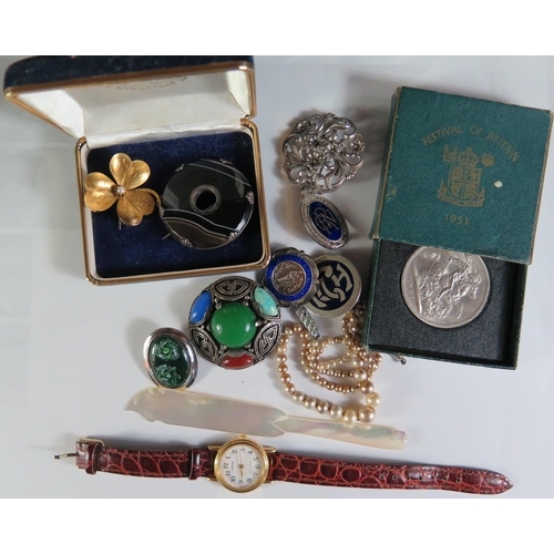 155 - A Banded Agate Brooch, costume jewellery and ladies wristwatch