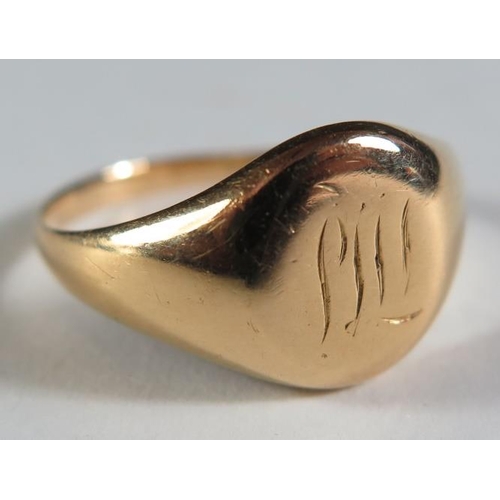 157 - An 18ct Gold Signet Ring, 5.1g