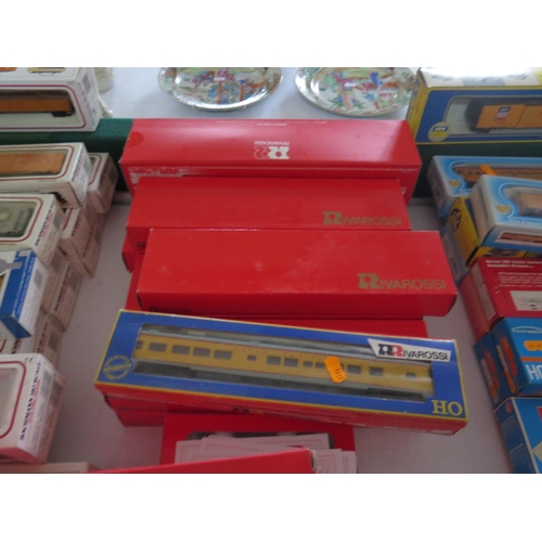 342 - A Collection of Rivarossi OO-Gauge Union Pacific Carriages and rolling stock