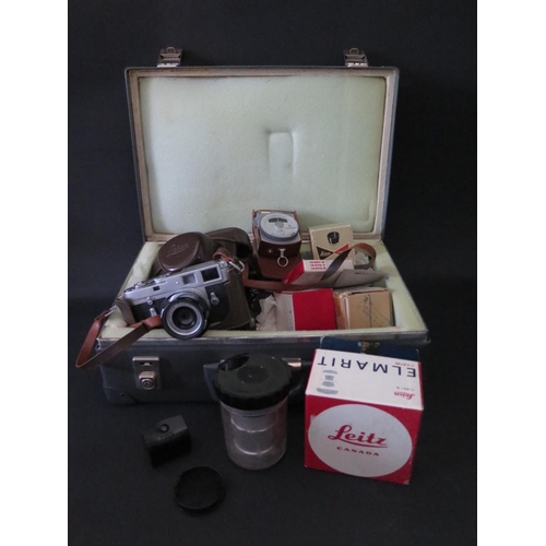 369 - A Leica M2 - 1103699 35mm Camera, Elmar 1935045 1:2.8/50 lense, Elmarit 2315791 1:2.8/28 lense, Elma... 