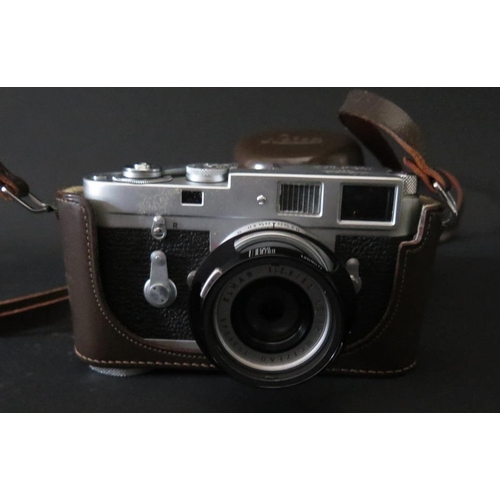 369 - A Leica M2 - 1103699 35mm Camera, Elmar 1935045 1:2.8/50 lense, Elmarit 2315791 1:2.8/28 lense, Elma... 