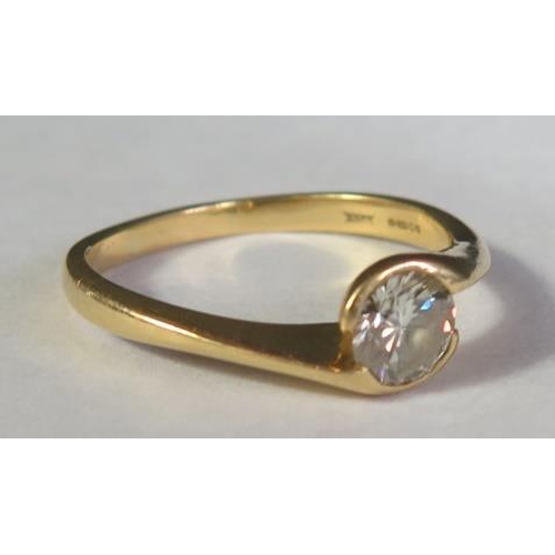 68 - An 18ct Yellow Gold and Diamond Solitaire Ring (EDW .84ct), size T, 4.8g