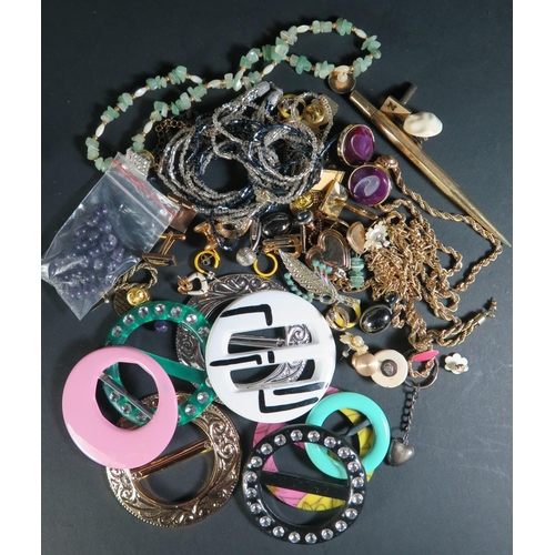 97 - A Selection of Costume Jewellery