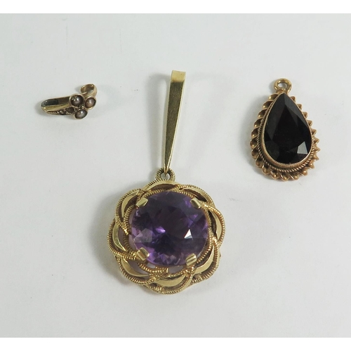 112b - A 14ct Gold Mounted Amethyst Pendant and 9ct gold mounted garnet pendant