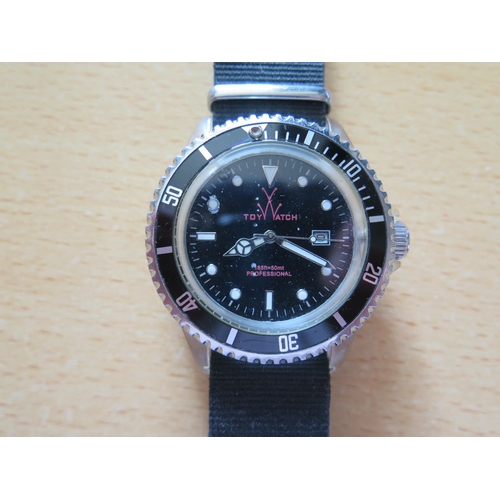 116d - A Gent's ToyWatch, running