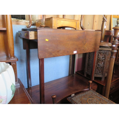 562 - An 18th Century Mahogany Pembroke Table