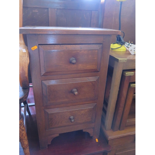 652 - A Small Oak Three Drawer Chest