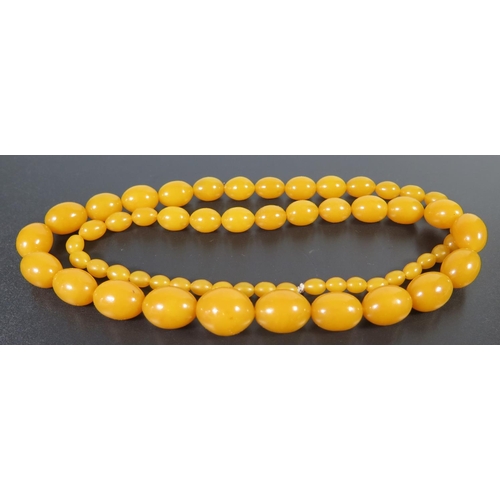 642 - A Faux Amber Bead Neckalce, 75g