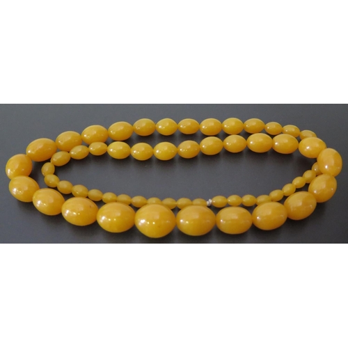 642 - A Faux Amber Bead Neckalce, 75g