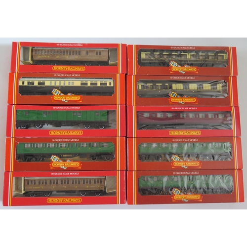 90 - A OO-Gauge Hornby Carriages R391, R486, R487 X 2, R449, R122, R400, R123, R178 and R458, all appear ... 