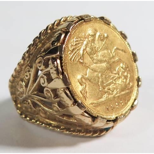 61b - An 1899 Gold Half Sovereign in 9ct ring mount, 12.6g, size L.5