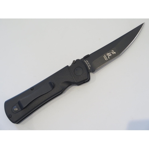 209 - A Columbia RiverFolding Hissatsu 2903 Knife