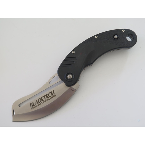 231 - A Bladetech Universal Locking Utility Knife BT17PEBK