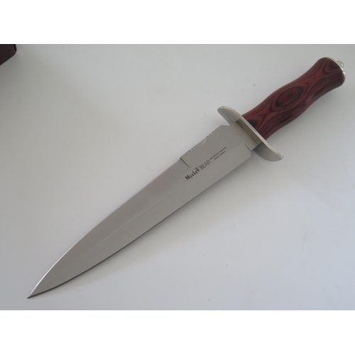 324 - A Muela Bear Fixed Blade Knife, 15