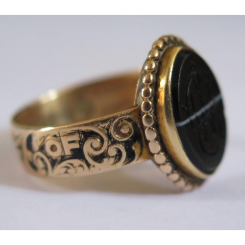 588 - A Victorian 15ct Gold Memorial Ring with banded agate matrix, engraved to Helen Wight 1883 (Birmingh... 