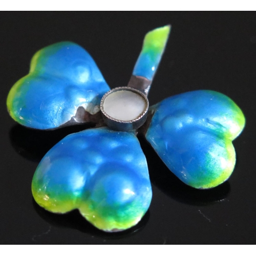 590 - An Enamel and Blister Pearl Floral Brooch, 35mm