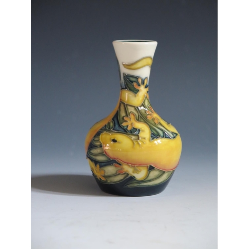 78 - A Modern Moorcroft Yellow Salamander Pattern Trial Piece Vase, base marked 26.1.99, 10.5cm