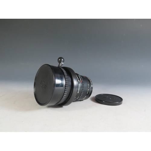 298 - A Carl Zeiss Hasselblad Sonnar 1:4 f=150mm Synchro Compur Lense with Hasselblad Filter. Good conditi... 