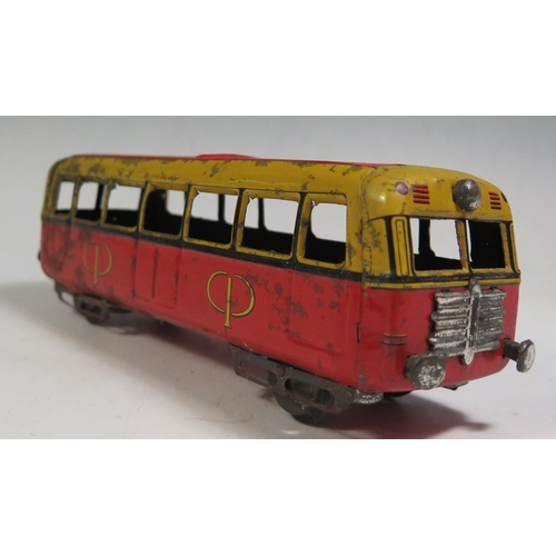 130a - A de Sousa (Spain) Clockwork Tinplate Train, working (25cm approx).