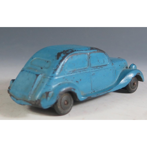 190 - A Scarce American Made 0717 Toys Hard Rubber / Bakelite Streamlined Saloon Car, one broken wheel (13... 