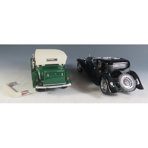 210 - Two 1:24 Scale Models, Franklin Mint 1930 Bugatti Royale Coupe Napoleon, Danbury Mint 1932 Cadillac ... 