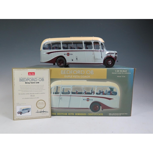 216 - A Sun Star 1:24 Scale No. 5006 1946 Bedford OB Duple Vista - JUO 608 Grey Cars Ltd. Appears mint wit... 