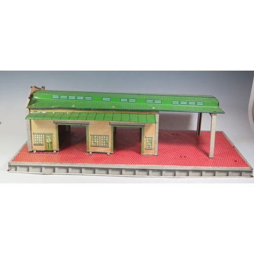 259 - A 1950's Tinplate Marx Freight Terminal Train Station (74cm approx).