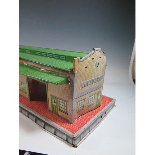 259 - A 1950's Tinplate Marx Freight Terminal Train Station (74cm approx).