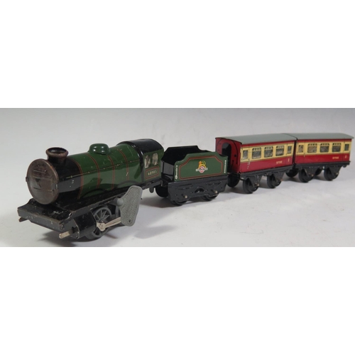 260 - An Hornby O Gauge Tinplate Clockwork Type 20 Train Passenger Set, Working).