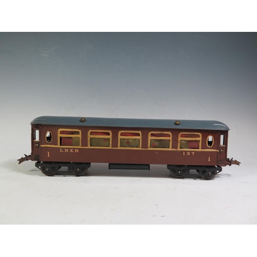 268 - A Hornby O Gauge Tinplate First Class Passenger Coach 