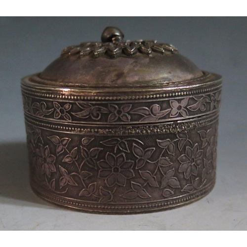 338 - A .800 Silver Circular Box, 115g, 7cm diameter. Finial bent