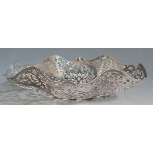 348a - An Elizabeth II Birmingham Silver Hexagonal Bowl with pierced foliate scroll decoration, D&F, 167g