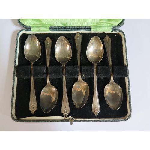 365 - A Cased Elizabeth II Silver Set of Six Teaspoons, Birmingham 1979, Barker Brothers Silver Ltd., 61g