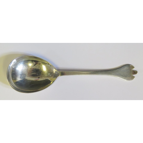 394 - A George V Silver Trefid Spoon, Sheffield 1927, Thomas Bradbury & Sons, 13cm, 23g