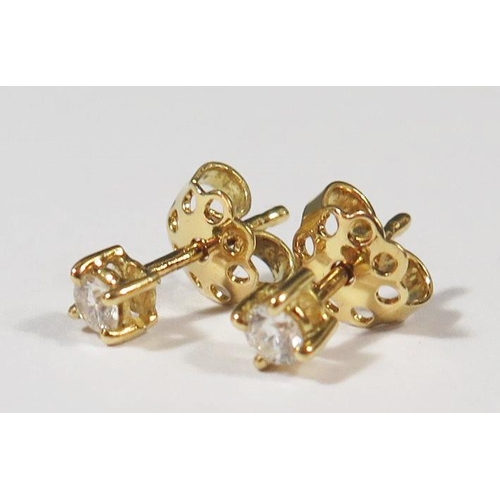 402 - A Pair of Modern 18ct Gold and Diamond Stud Earrings, 1.5g, EDW .12ct