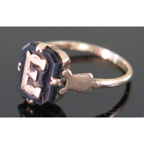 426 - A Victorian Unmarked Gold Memorial Ring decorated with the initial E, size J.5, 1.8g