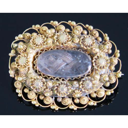 429 - A Georgian Gold Filigree Memorial Hair Brooch, 28x23mm, 3.8g