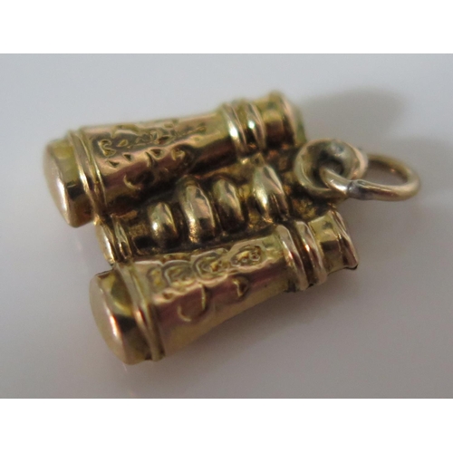 444 - A 9ct Gold Charm in the form of a pair of binoculars, 0.4g, 15mm overall length