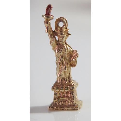 445 - A 14K Gold and Red Enamel Charm in the form of The Statue of Liberty, 2.9g, 25mm high