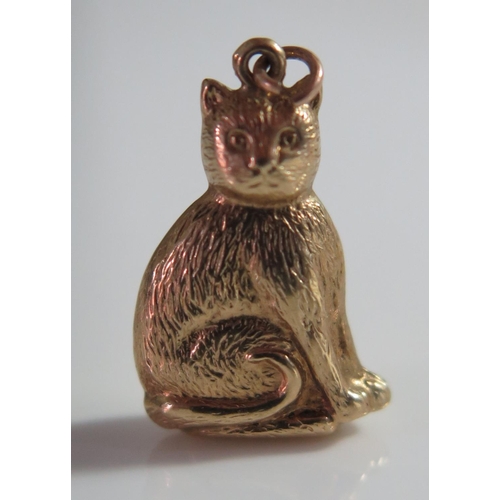 447 - A 9ct Gold 'Lucky Cat' Charm, 0.8g, 21mm overall height