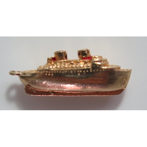 448 - A 9ct Gold Charm in the form of a passenger liner, 3.2g, 22mm long