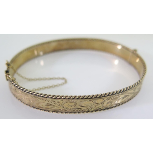 461 - A 9ct Gold Hinged Bangle, 60mm wide, 15.4g