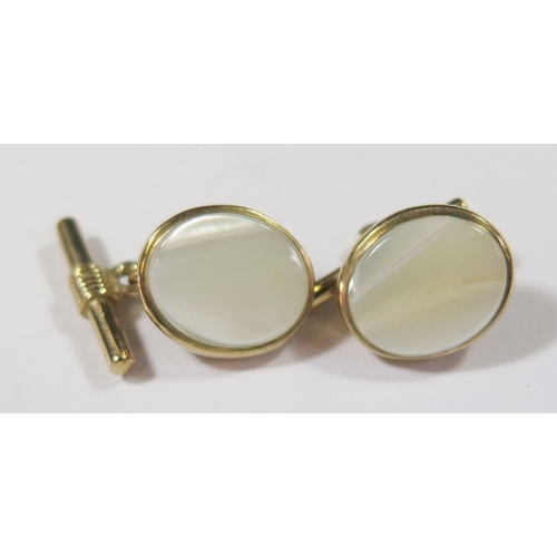 483 - A Pair of 9ct Gold and Mother of Pearl Cufflinks, 13mm head, 4.3g