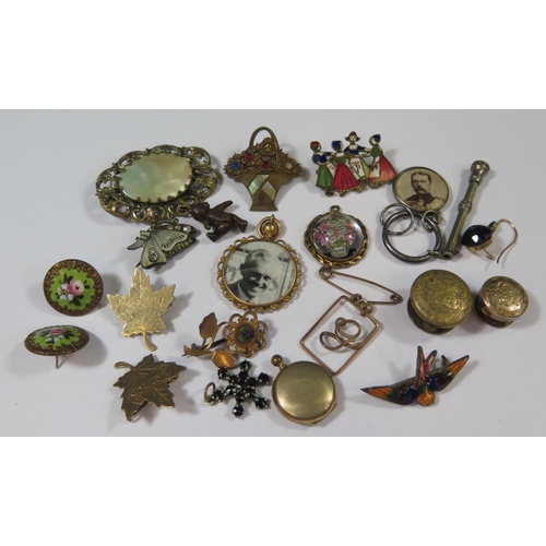 496 - A Selection of Costume Jewellery