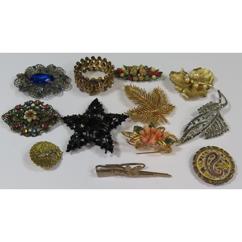 499 - A Selection of Costume Jewellery