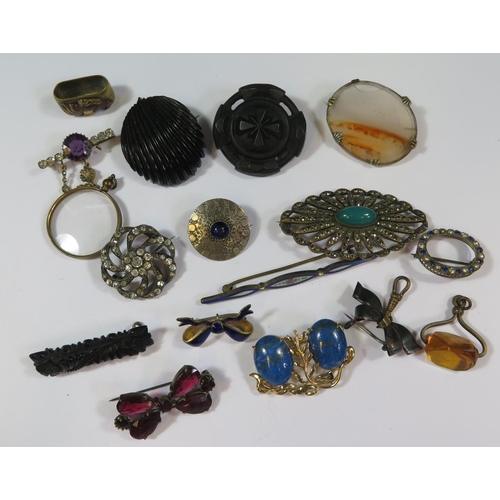 500 - A Selection of Costume Jewellery