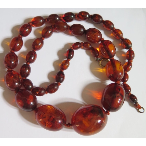 516 - A Natural Amber Graduated Burnt Sienna Bead Necklace with inclusions, 55cm, 39.1g